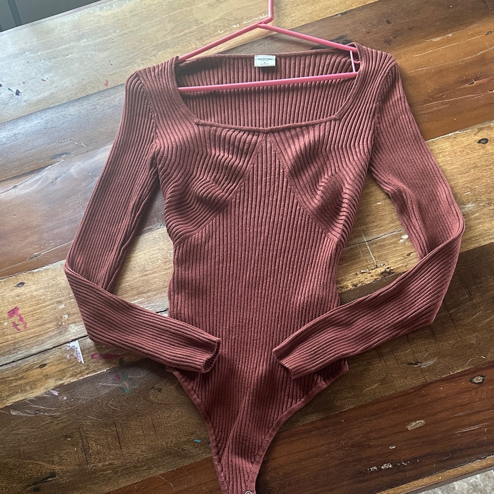 Abercrombie & Fitch Ribbed Scoop-Neck Bodysuit in Rust